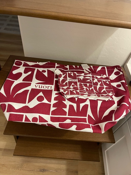 Vuori Handbags - New (NWT) Vuori Holiday Tote Bags